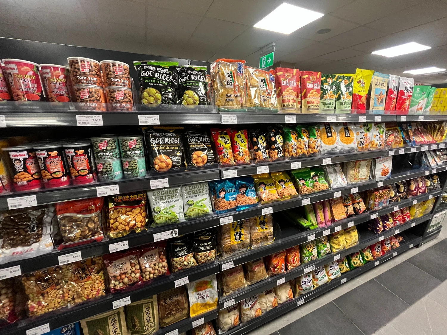 Le rayon de nouilles et ramen du supermarché Oncle Wang à Saint-Maur-des-Fossés